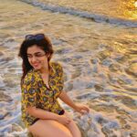 Siddhi Idnani Instagram - missing the Goan sunshine a little extra today!🍍⛅️
