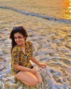 Siddhi Idnani Instagram - missing the Goan sunshine a little extra today!🍍⛅️