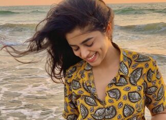 Siddhi Idnani Instagram - missing the Goan sunshine a little extra today!🍍⛅️