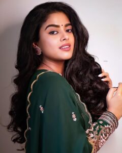 Siddhi Idnani Instagram - Woke up to this beautiful edit! 
Which ones your favourite?! 💜🥰