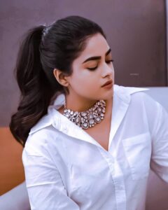 Siddhi Idnani Instagram - Woke up to this beautiful edit! 
Which ones your favourite?! 💜🥰