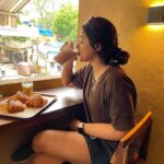 Siddhi Idnani Instagram - Today I decided to be just…Happy! 🥰 Woke up early (after a long time) dragged my brother for moral support. Went to the beach, during monsoon it just hits different 🌧️ Tried a new place for breakfast and had my favourite Vietnamese coffee and some croissants 🥐 And clicked lots of pictures of it all 🥰 The point being, YOU get to decide what you make out of today. 🥰