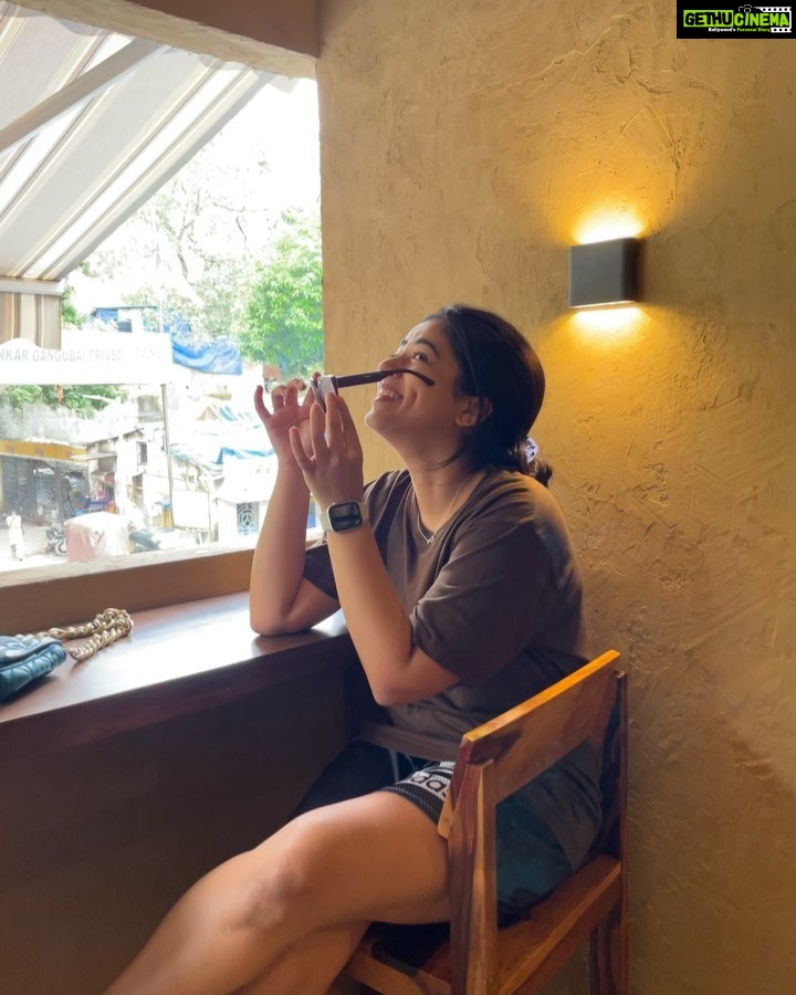 Siddhi Idnani Instagram - Today I decided to be just…Happy! 🥰 Woke up early (after a long time) dragged my brother for moral support. Went to the beach, during monsoon it just hits different 🌧️ Tried a new place for breakfast and had my favourite Vietnamese coffee and some croissants 🥐 And clicked lots of pictures of it all 🥰 The point being, YOU get to decide what you make out of today. 🥰