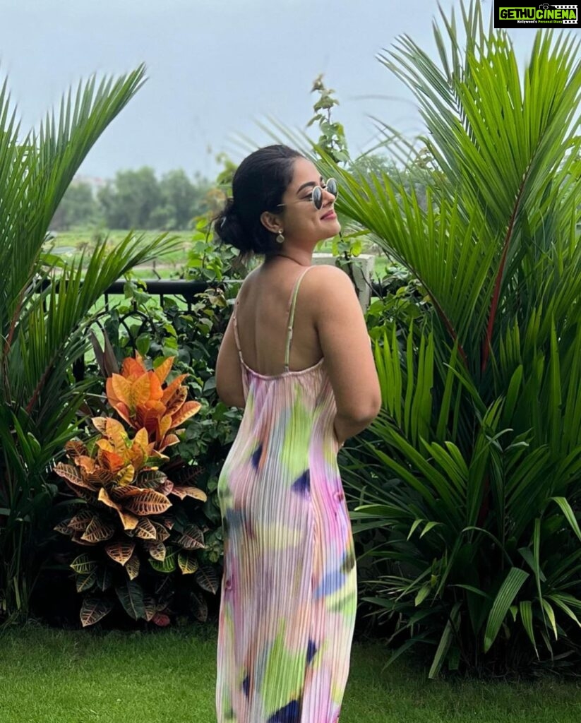 Siddhi Idnani Instagram - Tropical state of mind💜🍍