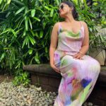 Siddhi Idnani Instagram - Tropical state of mind💜🍍