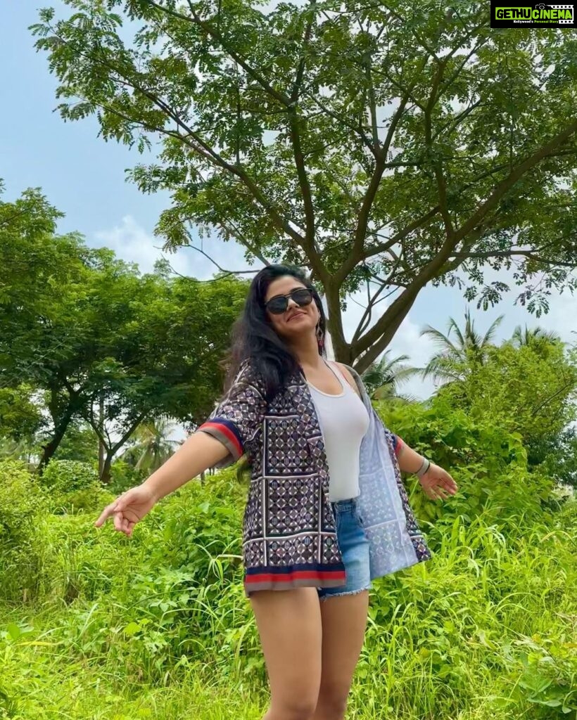 Siddhi Idnani Instagram - adopting the pace of nature! 🍃