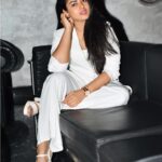 Siddhi Idnani Instagram - Current obsession: power dressing! 😎🤍 Outfit - @srstore09 Clicked by - @mahadevallegunti
