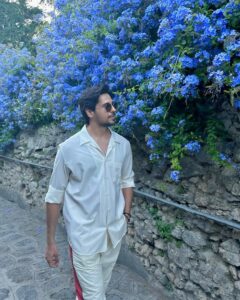 Sidharth Malhotra Instagram - Phool vool vadda cool 😎💙