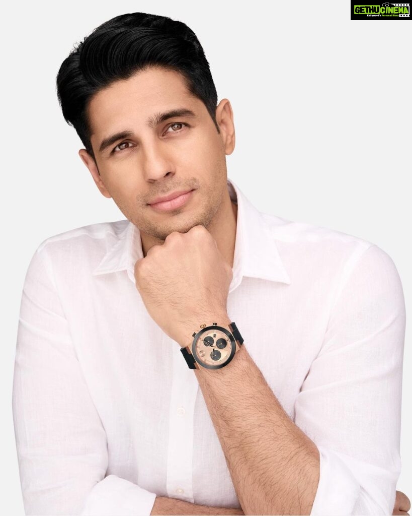 Sidharth Malhotra Instagram - Timeless and stylish. My favorite @movado timepieces! Wearing the #MovadoBold Verso and #MovadoBold Fusion. #MovadoAlwaysInMotion #MovadoIndia
