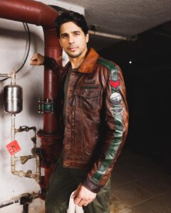 Sidharth Malhotra Instagram - Seize the day, be your own Hero ❤️💪
.
Styled by: @mohitrai 
Makeup: @rizvan02 
Hair: @ali19rizvi 
Photographer: @samrat.02