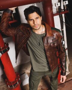 Sidharth Malhotra Instagram - Seize the day, be your own Hero ❤️💪
.
Styled by: @mohitrai 
Makeup: @rizvan02 
Hair: @ali19rizvi 
Photographer: @samrat.02