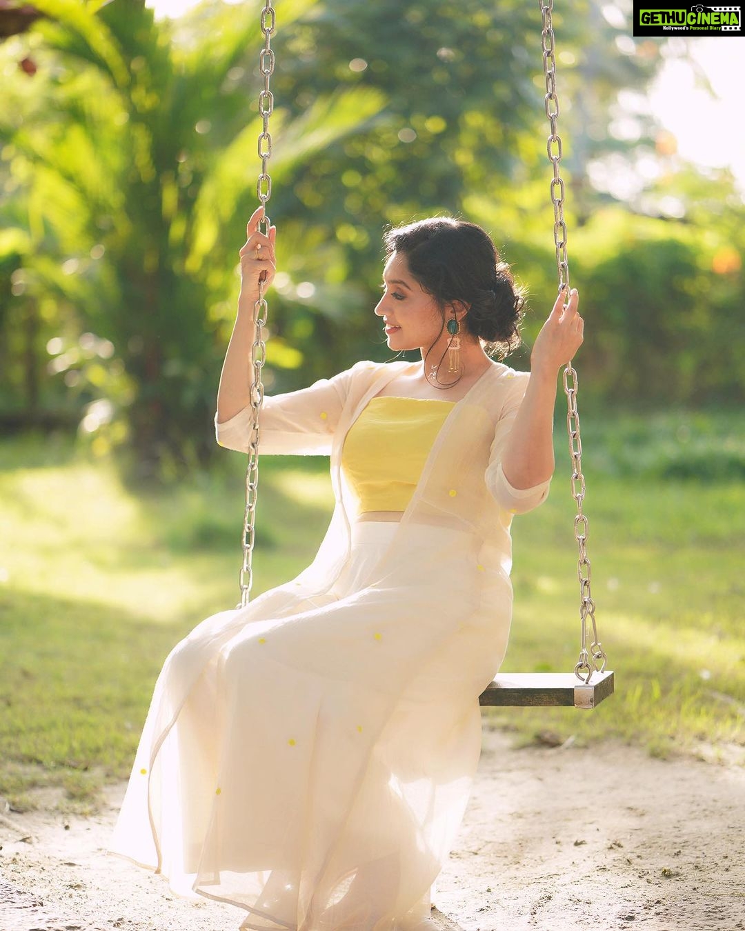 Sija Rose Instagram - 🌼☀️🌼☀️🌼 . Attire: @zurimarket MUA: @lushandluxbyak Captured by: @portraits_by_shone . #onamseries #onam23 #chithiraithiruvizha #chithira #festive #festivewear
