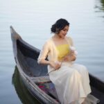 Sija Rose Instagram - അത്തം ആശംസകൾ 🌼🌼🌼 . . Attire: @zurimarket MUA: @lushandluxbyak Captured: @portraits_by_shone Venue: @kondai_lip_resort . #atham #atham23 #festive #festivewear #simple #elegant