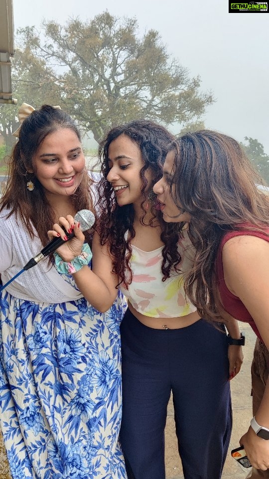 Sija Rose Instagram - Yeh Puri ki Puri Family Hi Pagal Hai π΅βπ« Balaji Chips Production Out of theatres soon.. #reelkarofeelkaro #reelsvideo #instagood #instagramreels #famjam #reelitfeelit #trendingreels #trendingnow