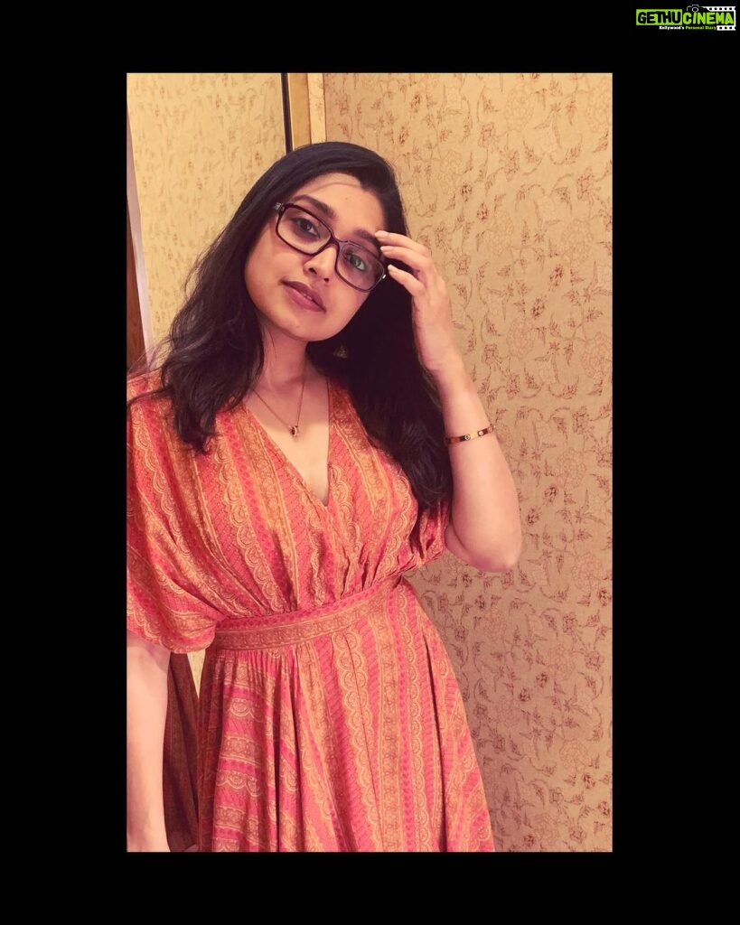 Sija Rose Instagram - Nerd . In love with my food baby 🫶 Its so stubborn that it never leaves me! *Njom njom njom * . 🤓 #picoftheday #instafashion #foodbaby #inlovewithmyattire
