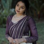 Sija Rose Instagram - Waiting for the Sadhya be like..🫢 ☀️ ഹൃദയം നിറഞ്ഞ ഓണാശംസകൾ prosperous , colourful and success in every endeavour to you all.☀️ . 📷: @shihabudeen.said Attire: @aydhab MUA: @rajeshkodungallurmakeupstudio Jewellery: @parakkat_jewels Ethnic and calm Location: @davidhallartgallery_cghearth . #💕 #onam #onam23 #traditional #sadhya #keralatourism #goodfoodgoodlife #vadamalli Kerala