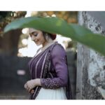 Sija Rose Instagram - Vadamali 💜 . Hues of globe amaranth . 📷: @shihabudeen.said Attire: @aydhab MUA: @rajeshkodungallurmakeupstudio Jewellery: @parakkat_jewels Venue: @davidhallartgallery_cghearth Thanks to each and everyone from the team. . #onam23 #💕 #vadamali #onamattire #instagram #wine #tradition #boutique #green #celebration #amaranth David Hall - Art Gallery & Cafe