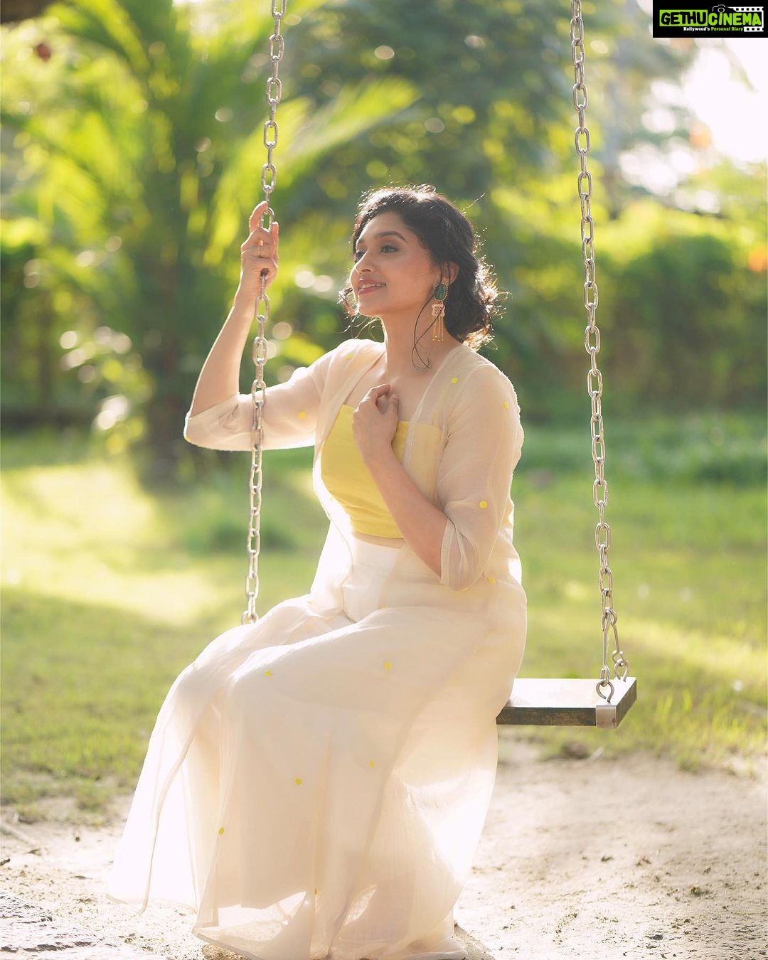 Sija Rose Instagram - 🌼☀️🌼☀️🌼 . Attire: @zurimarket MUA: @lushandluxbyak Captured by: @portraits_by_shone . #onamseries #onam23 #chithiraithiruvizha #chithira #festive #festivewear