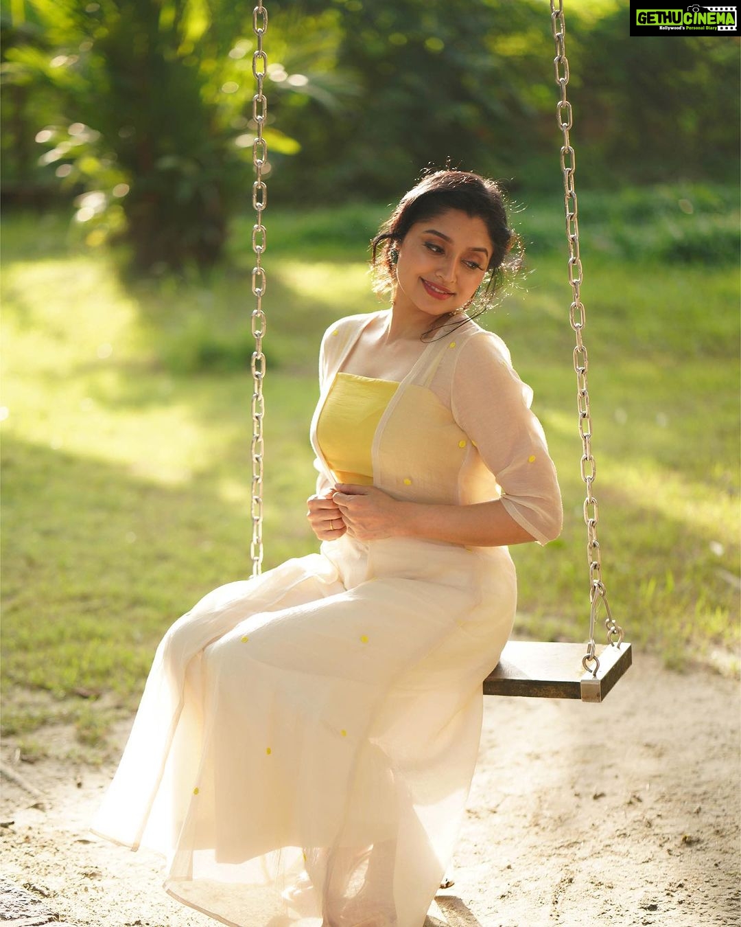 Sija Rose Instagram - 🌼☀️🌼☀️🌼 . Attire: @zurimarket MUA: @lushandluxbyak Captured by: @portraits_by_shone . #onamseries #onam23 #chithiraithiruvizha #chithira #festive #festivewear