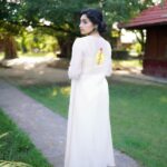 Sija Rose Instagram - Simple and elegant with the seasons touch✨ . Attire: @zurimarket MUA: @lushandluxbyak Shot by : @portraits_by_shone Location: @kondai_lip_resort
