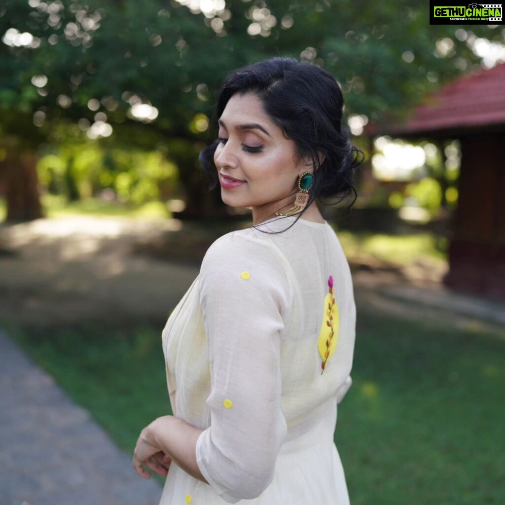 Sija Rose Instagram - Radiate the colors of joy and celebration this Onam with this breathtakingly beautiful co ord set. Embrace the rich traditions with a touch of contemporary style, curated just for you. Step into the festivities with confidence and elegance... @sija_rose_george @portraits_by_shone @kondai_lip_resort @lushandluxbyak Dm for details.