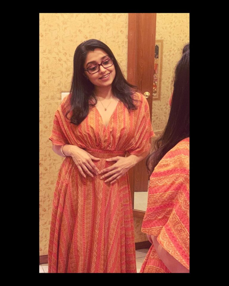 Sija Rose Instagram - Nerd . In love with my food baby 🫶 Its so stubborn that it never leaves me! *Njom njom njom * . 🤓 #picoftheday #instafashion #foodbaby #inlovewithmyattire