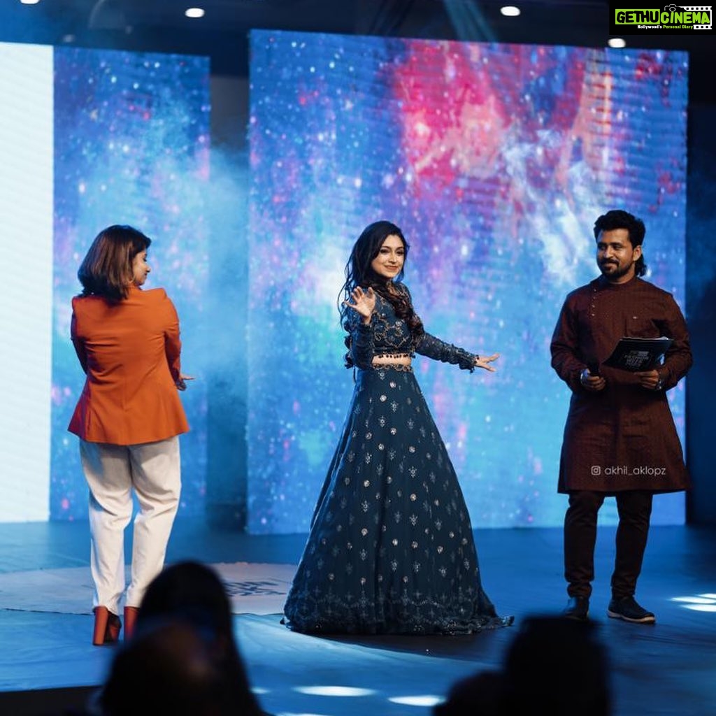 Sija Rose Instagram - Happy to have walked for @revathyjayanbabu Her collections had vibrant colours inspired by the beauty around us. Special thanks to @go4abhildev @shamkhan.official @soorajskofficial My first at Calicut to have walked a show with an amazing crowd and energy. Mua: @go4reminpriyanka 📷: @akhil.aklopz Thanks @hilitemallcalicut for the hospitality! C u soon!