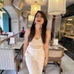 Simple Kaul Instagram - What a beauty @queseraseramumbai 😍 Designed by my talented partner @additemalik Location : Shastri nagar Lokhandwala , Andheri Que Sera Sera Mumbai