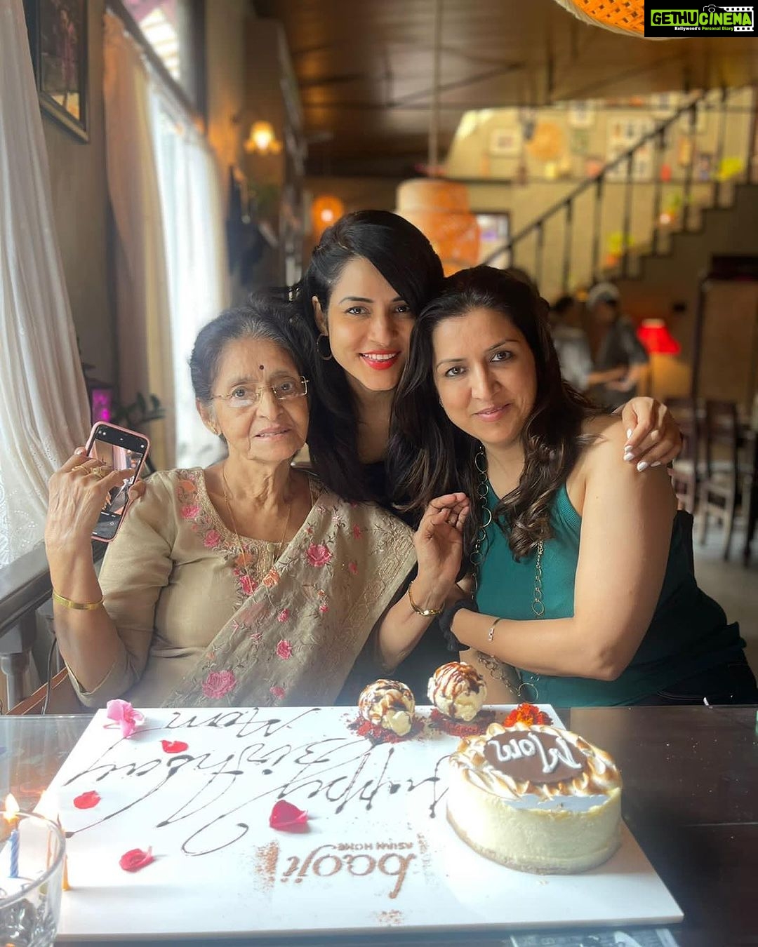 Simple Kaul Instagram - Happy Birthday to my mommy 🫶🏽