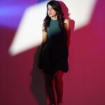 Simple Kaul Instagram - Love the lights falling ! Shot by my friend Rupali Saagar 🫶🏽 Studio @the_artofvisuals The Art of Visuals