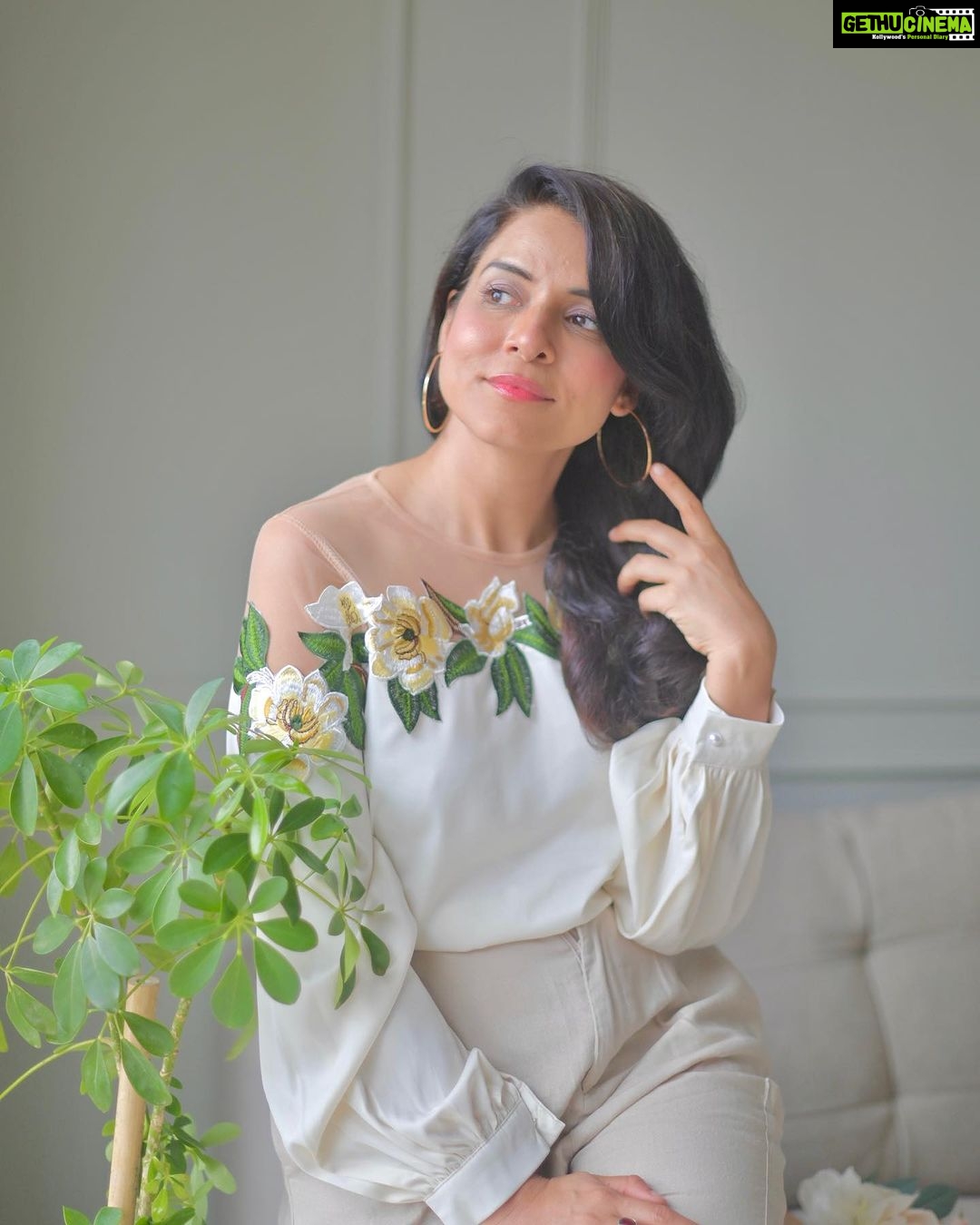 Simple Kaul Instagram - Life at every age shud feel blissful 🌺 Living by this mantra !