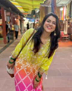 Simple Kaul Instagram - My visit to Dilli Haat 🤩

Outfit by - @mslila.india 
@deenetworkco
Earrings by - @eagle.jewellers
Styled by - @Styleitupwithraavi @littlepuffsofhappiness
Makeup - @simarsinghmakeupartistry

#indianwear #indianwearlove #indianfashion
