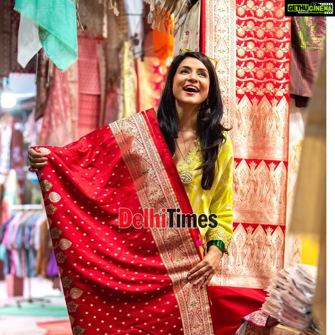 Simple Kaul Instagram - Ziddi Dil Maane Na’s @simplekaul recent #DilliHaat visit had her smiling all day. She shared that it was her hangout adda 20 years back. Swipe to see everything she shopped from #DilliHaat . . . #simplekaul #actress #shopping #delhi #india #dillihaat #instagood #followme #photography #foodporn #travelblogger #foodblogger #photooftheday #delhigram #incredibleindia #foodgasm #foodphotography #indiapictures #instadaily #indiagram #blogger #follow4follow #photographers_of_india #love #foodie #fashionphotography #everypicturehasastory #delhitimes