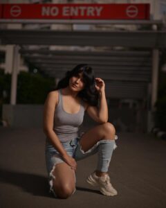 Simple Kaul Instagram - When my hair had fringes 💁‍♀️

📸 @rishabdahiya