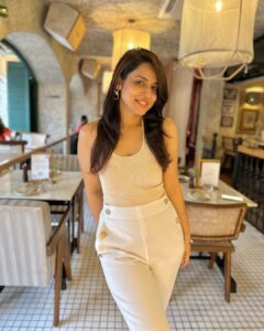 Simple Kaul Instagram - What a beauty @queseraseramumbai 😍

Designed by my talented partner @additemalik 
Location : Shastri nagar Lokhandwala , Andheri
