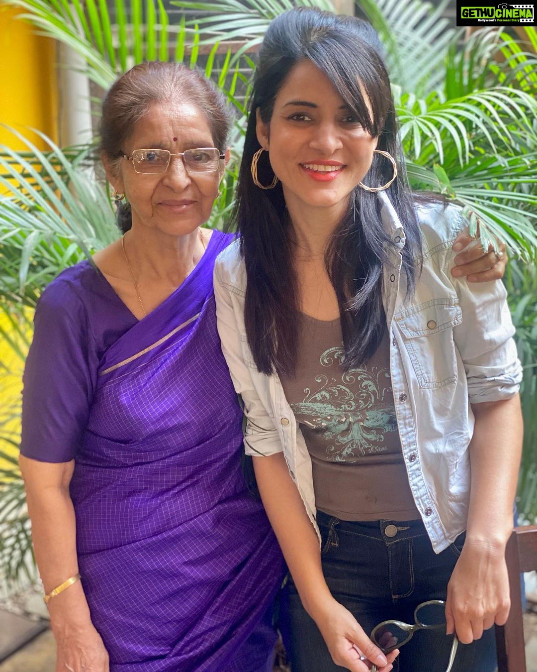 Simple Kaul Instagram - Happy Birthday to my mommy 🫶🏽