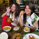 Simple Kaul Instagram - When you end up clicking with your friend cause the “New Onam special menu” looks so beautiful. You can’t help but sit and enjoy the delicacies & Offcourse click pictures 😍 “ New Onam menu “Launches today at @1bhkmumbai & @1bhkvashi ! Looking forward to host you all with our comforting delicious dishes 🫶🏽 Thankyou @saraarfeenkhan for Dropping by 🎉😘🫶🏽 Looking forward to a lovely Sunday lunch with you all 🎉 ( Don’t miss the live music today ! It’s going to be awesome) #newmenu #onamspecial #foodiesofindia #mumbaifoodie #mumbaifoodies #foodofmumbai #mumbaifood #mumbaifoodlovers #things2doinmumbai #thingstodoinmumbai #mumbaifoodblogger 1 bhk Oshiwara