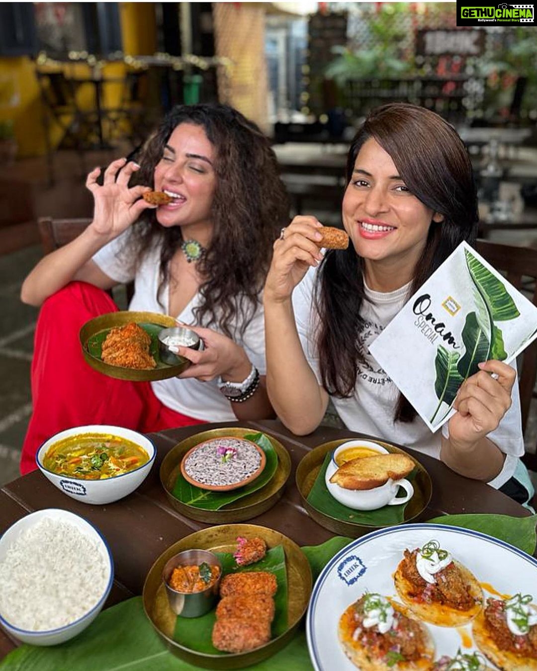 Simple Kaul Instagram - When you end up clicking with your friend cause the “New Onam special menu” looks so beautiful. You can’t help but sit and enjoy the delicacies & Offcourse click pictures 😍 “ New Onam menu “Launches today at @1bhkmumbai & @1bhkvashi ! Looking forward to host you all with our comforting delicious dishes 🫶🏽 Thankyou @saraarfeenkhan for Dropping by 🎉😘🫶🏽 Looking forward to a lovely Sunday lunch with you all 🎉 ( Don’t miss the live music today ! It’s going to be awesome) #newmenu #onamspecial #foodiesofindia #mumbaifoodie #mumbaifoodies #foodofmumbai #mumbaifood #mumbaifoodlovers #things2doinmumbai #thingstodoinmumbai #mumbaifoodblogger 1 bhk Oshiwara