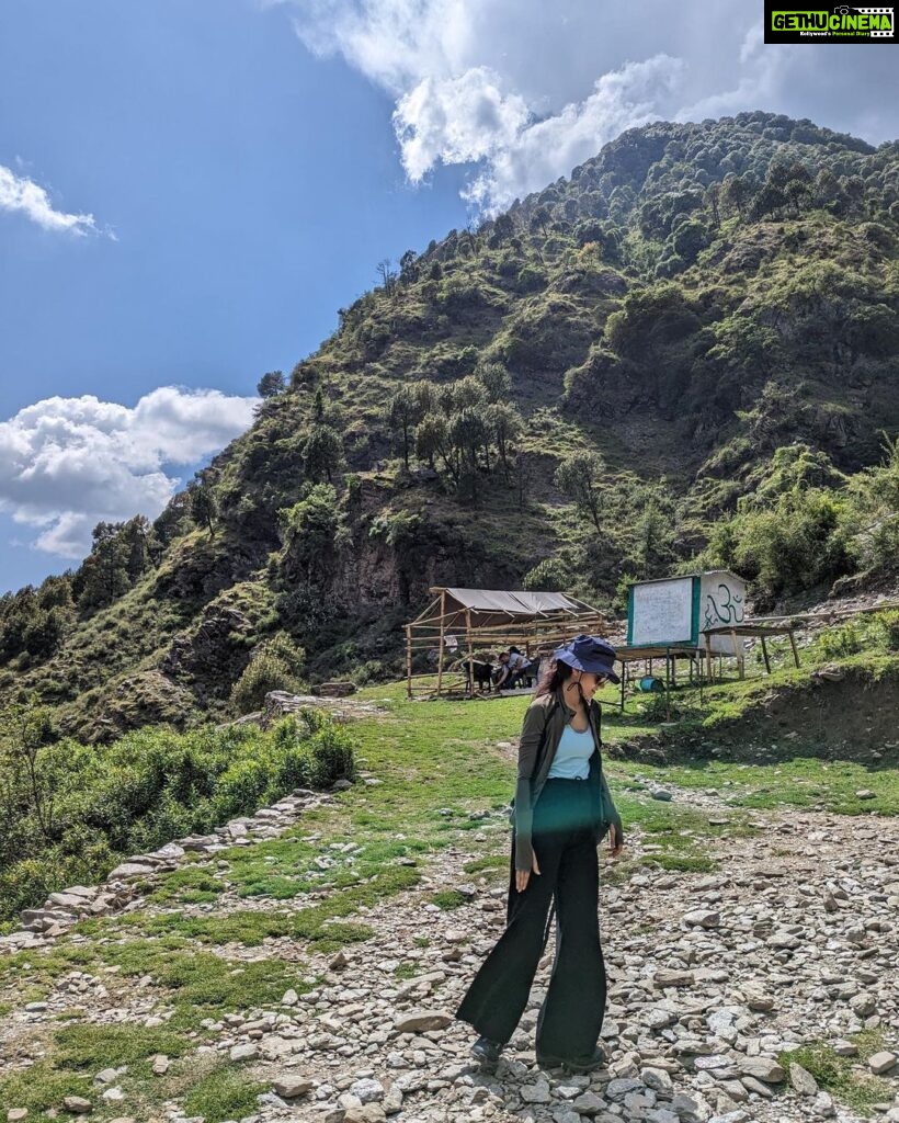 Simran Choudhary Instagram - Just being in Bir Billing 🪂🏔️ . . . #paragliding #birbilling #mountains #pahaad #himachal #deerpark #travel