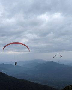 Simran Choudhary Instagram - Just being in Bir Billing 🪂🏔️
.
.
.
#paragliding #birbilling #mountains #pahaad #himachal #deerpark #travel