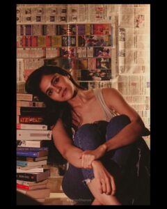 Simran Choudhary Instagram - In transit 🪄📚 . . . #book #bookstagram #novels #library