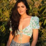 Simran Choudhary Instagram – Golden hour glow 💫
with 📷 @pranav.foto 🤍