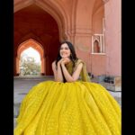 Simran Choudhary Instagram – Sunshine state of mind 🌻💫