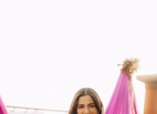Simran Choudhary Instagram - This is extra special because I’m twirling around in an outfit that my mother made and I couldn’t have been more proud 🥹♥️ 📷 @girish_katkar_photography ✨ @puru_g 🤍