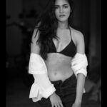 Simran Choudhary Instagram - Alexa play ‘SexyBack’ 📷 @pranav.foto