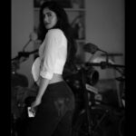Simran Choudhary Instagram - Alexa play ‘SexyBack’ 📷 @pranav.foto