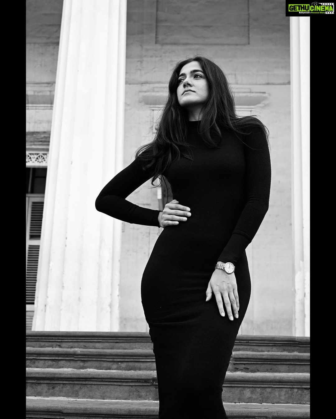 Simran Choudhary Instagram - ‘The most beautiful things cannot be written, unfortunately. Fortunately. We would have to be able to write with our eyes, with wild eyes, with the tears of our eyes, with the frenzy of a gaze, with the skin of our hands.’ - Hélène Cixous 📷 @aquaariesraw HMU @makeupbykinjal.s
