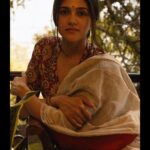 Simran Choudhary Instagram - Monsoons and balconies ♾️🤍 . . . . #monsoons #balcony #rains #saree #sareelove #indianmonsoons #earthy #nature #home #pluviophile