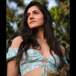 Simran Choudhary Instagram – Golden hour glow 💫
with 📷 @pranav.foto 🤍