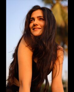 Simran Choudhary Instagram - Sunny side up 🍳
📷 @pranav.foto